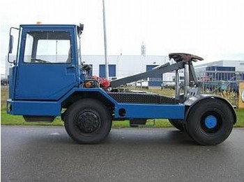 Sisu 4x4 terminal tractor zugmachine - وحدة جر