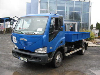  AVIA D100 4x2Abrollkipper - شاحنات الحاويات / جسم علوي قابل للتغيير شاحنة